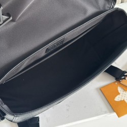 ルイ・ヴィトン メンズ ヴォワヤージュ・メッセンジャー PM モノグラム・シャドウ 本革 フラップ ショルダーバッグ M25121 男女兼用