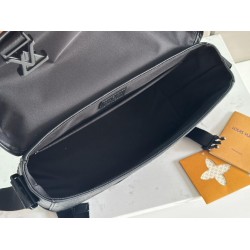 ルイ・ヴィトン メンズ ヴォワヤージュ・メッセンジャー PM モノグラム・シャドウ 本革 フラップ ショルダーバッグ M25121 男女兼用