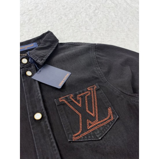ルイ・ヴィトン SS26 ロゴ刺繍 ブラックウォッシュ デニムシャツ ターンカラー プレフォール メンズ レディース