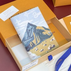 ルイヴィトン メンズ レディース モノグラム 山岳風景プリント クーヴェルテュール パスポール パスポートカバー トラベルケース M3A084