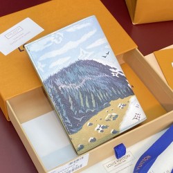 ルイヴィトン メンズ レディース モノグラム 山岳風景プリント クーヴェルテュール パスポール パスポートカバー トラベルケース M3A084