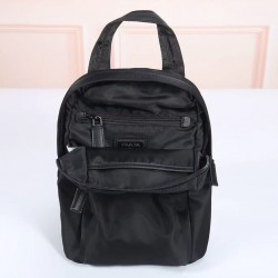 プラダ メンズ Re-Nylon サフィアーノレザー トライアングルロゴ スリング バックパック ボディバッグ ブラック 2VZ116 男女兼用