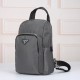 プラダ メンズ Re-Nylon サフィアーノレザー トライアングルロゴ スリング バックパック ボディバッグ グレー 2VZ116 男女兼用