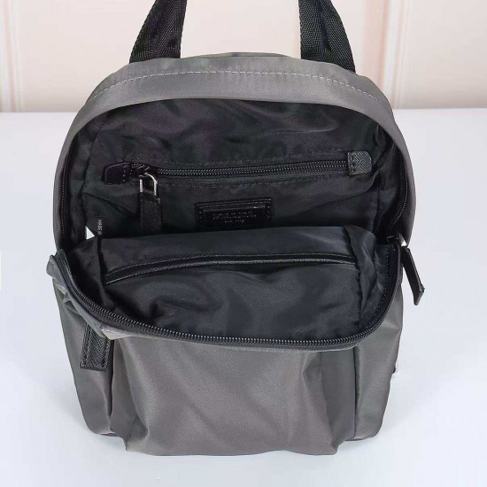 プラダ メンズ Re-Nylon サフィアーノレザー トライアングルロゴ スリング バックパック ボディバッグ グレー 2VZ116 男女兼用