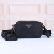 プラダ メンズ Re-Nylon サフィアーノレザー ミニポーチ付き トライアングルロゴ ショルダーバッグ カメラバッグ ブラック 175代工 男女兼用