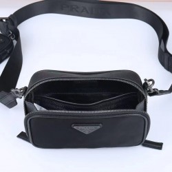 プラダ メンズ Re-Nylon サフィアーノレザー ミニポーチ付き トライアングルロゴ ショルダーバッグ カメラバッグ ブラック 175代工 男女兼用