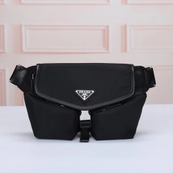 プラダ メンズ Re-Nylon サフィアーノレザー フラップ トライアングルロゴ バムバッグ ウエストバッグ ボディバッグ ブラック 175代工 男女兼用