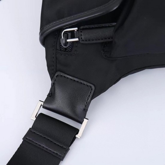プラダ メンズ Re-Nylon サフィアーノレザー フラップ トライアングルロゴ バムバッグ ウエストバッグ ボディバッグ ブラック 175代工 男女兼用