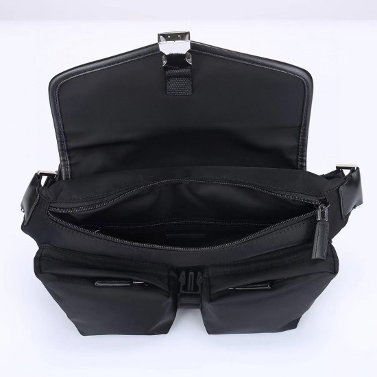 プラダ メンズ Re-Nylon サフィアーノレザー フラップ トライアングルロゴ バムバッグ ウエストバッグ ボディバッグ ブラック 175代工 男女兼用