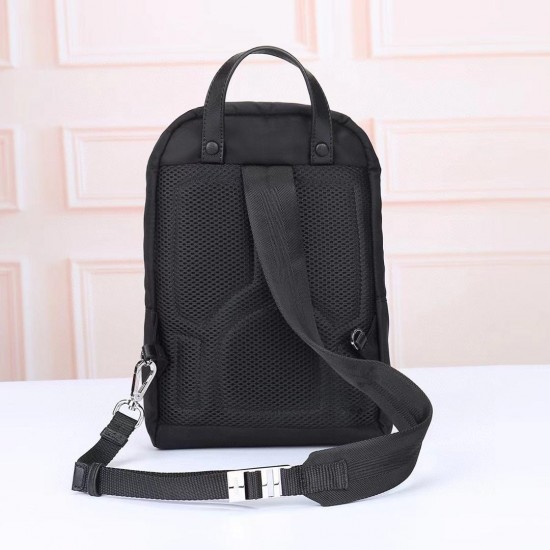 プラダ メンズ Re-Nylon サフィアーノレザー ダブルポケット トライアングルロゴ スリング バックパック ボディバッグ ブラック 175代工 男女兼用