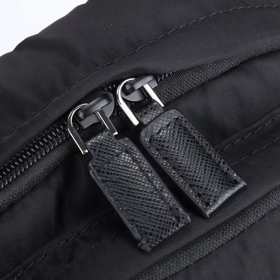 プラダ メンズ Re-Nylon サフィアーノレザー ダブルポケット トライアングルロゴ スリング バックパック ボディバッグ ブラック 175代工 男女兼用