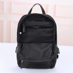 プラダ メンズ Re-Nylon サフィアーノレザー ダブルポケット トライアングルロゴ スリング バックパック ボディバッグ ブラック 175代工 男女兼用
