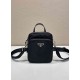 プラダ メンズ Re-Nylon サフィアーノレザー トライアングルロゴ 縦型 2WAY ミニショルダーバッグ スマホショルダー ブラック 2VH211 男女兼用