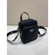 プラダ メンズ Re-Nylon サフィアーノレザー トライアングルロゴ 縦型 2WAY ミニショルダーバッグ スマホショルダー ブラック 2VH211 男女兼用