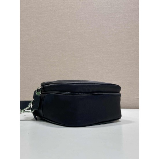 プラダ メンズ Re-Nylon サフィアーノレザー トライアングルロゴ 縦型 2WAY ミニショルダーバッグ スマホショルダー ブラック 2VH211 男女兼用