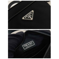 プラダ メンズ Re-Nylon サフィアーノレザー トライアングルロゴ 縦型 2WAY ミニショルダーバッグ スマホショルダー ブラック 2VH211 男女兼用