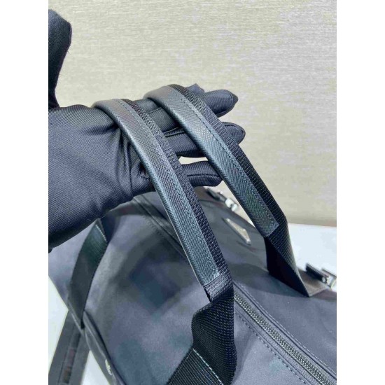 プラダ メンズ Re-Nylon トライアングルロゴ 2WAY ボストンバッグ ダッフルバッグ トラベルバッグ ブラック 2VC015 男女兼用
