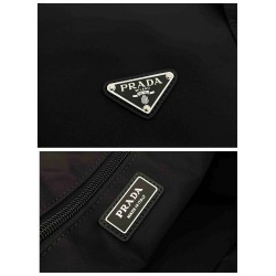 プラダ メンズ Re-Nylon トライアングルロゴ 2WAY ボストンバッグ ダッフルバッグ トラベルバッグ ブラック 2VC015 男女兼用