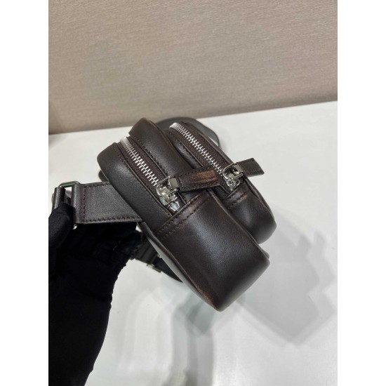 プラダ メンズ アンティーク ナッパレザー 本革 ショルダーバッグ カメラバッグ クロスボディバッグ ブラウン 2VH218 男女兼用