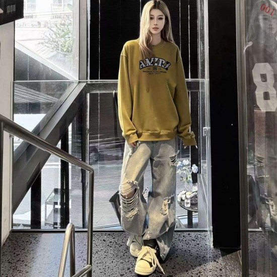 AMIRI 2026秋冬新作 スノーウォッシュ カレッジロゴ クルーネックスウェットシャツ 岩石灰 男女兼用 メンズ レディース