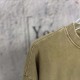 AMIRI 2026秋冬新作 スノーウォッシュ カレッジロゴ クルーネックスウェットシャツ 岩石灰 男女兼用 メンズ レディース