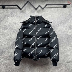 BALENCIAGA 2025新作 リバーシブル ロゴ総柄 中綿ジャケット ダウンジャケット 黒 男女兼用 メンズ レディース