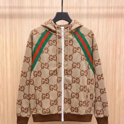 GUCCI グッチ 2026早春新作 ジャンボGG スーパーGG 総柄 ウェビングライン（赤緑） ジップアップ フーディ パーカー キャメル 男女兼用
