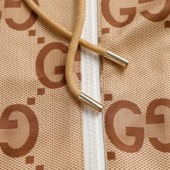 GUCCI グッチ 2026早春新作 ジャンボGG スーパーGG 総柄 ウェビングライン（赤緑） ジップアップ フーディ パーカー キャメル 男女兼用