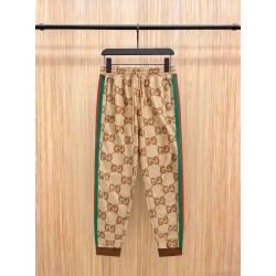 GUCCI グッチ 2026早春新作 ジャンボGG スーパーGG 総柄 ウェビングライン（赤緑） ジョガーパンツ トラックパンツ キャメル 男女兼用