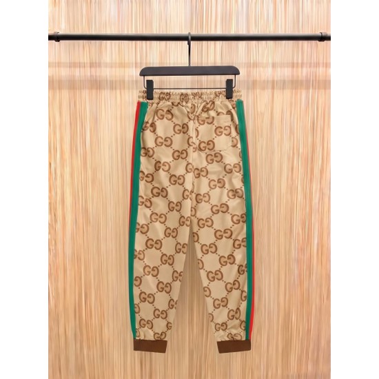 GUCCI グッチ 2026早春新作 ジャンボGG スーパーGG 総柄 ウェビングライン（赤緑） ジョガーパンツ トラックパンツ キャメル 男女兼用