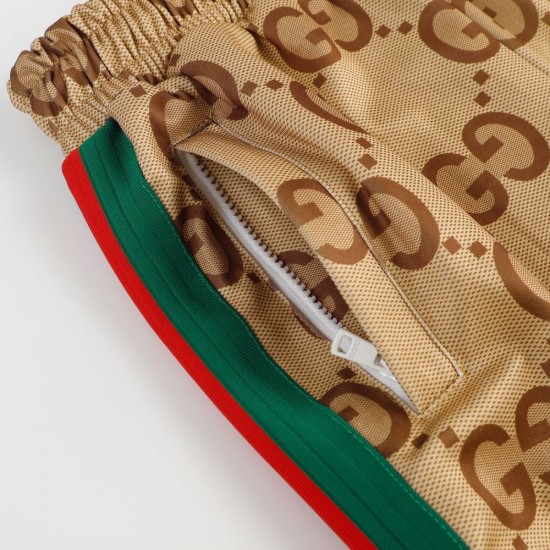 GUCCI グッチ 2026早春新作 ジャンボGG スーパーGG 総柄 ウェビングライン（赤緑） ジョガーパンツ トラックパンツ キャメル 男女兼用