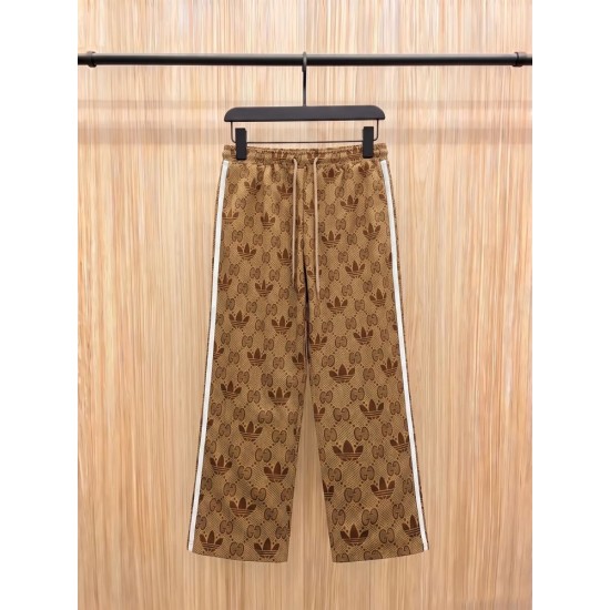GUCCI × adidas グッチ アディダス コラボ ダブルG トレフォイル 三つ葉ロゴ 総柄 トラックパンツ ジョガーパンツ キャメル 男女兼用