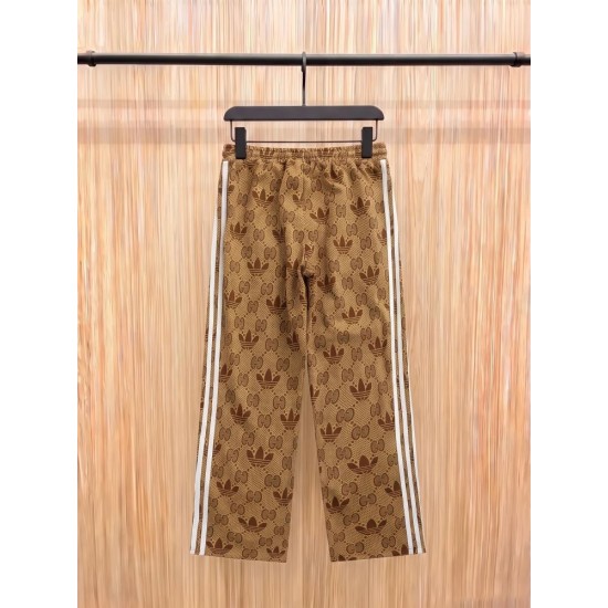GUCCI × adidas グッチ アディダス コラボ ダブルG トレフォイル 三つ葉ロゴ 総柄 トラックパンツ ジョガーパンツ キャメル 男女兼用