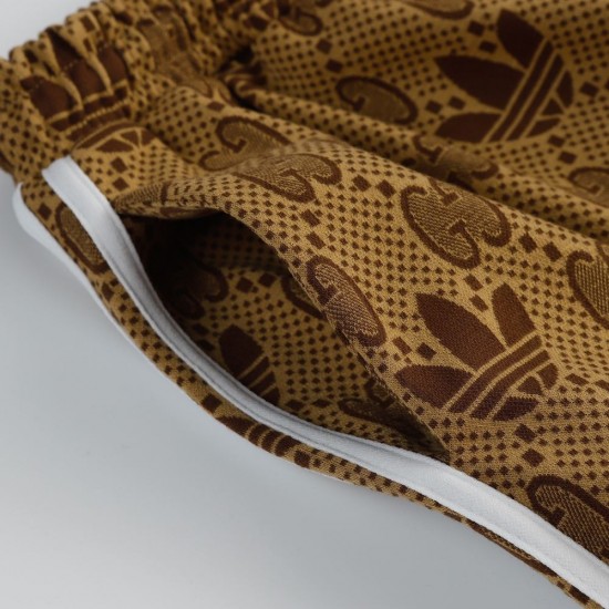 GUCCI × adidas グッチ アディダス コラボ ダブルG トレフォイル 三つ葉ロゴ 総柄 トラックパンツ ジョガーパンツ キャメル 男女兼用