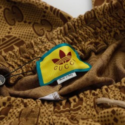 GUCCI × adidas グッチ アディダス コラボ ダブルG トレフォイル 三つ葉ロゴ 総柄 トラックパンツ ジョガーパンツ キャメル 男女兼用