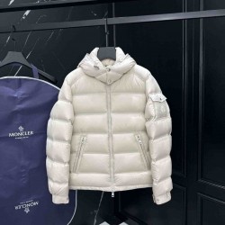 モンクレール メンズ/レディース マットナイロン 袖ポケット 同色ロゴ フード脱着 ショート ダウンジャケット 男女兼用