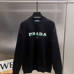 プラダ 2026AW 立体フロッキーロゴ クルーネック スウェットシャツ トレーナー 黒 白 メンズ レディース